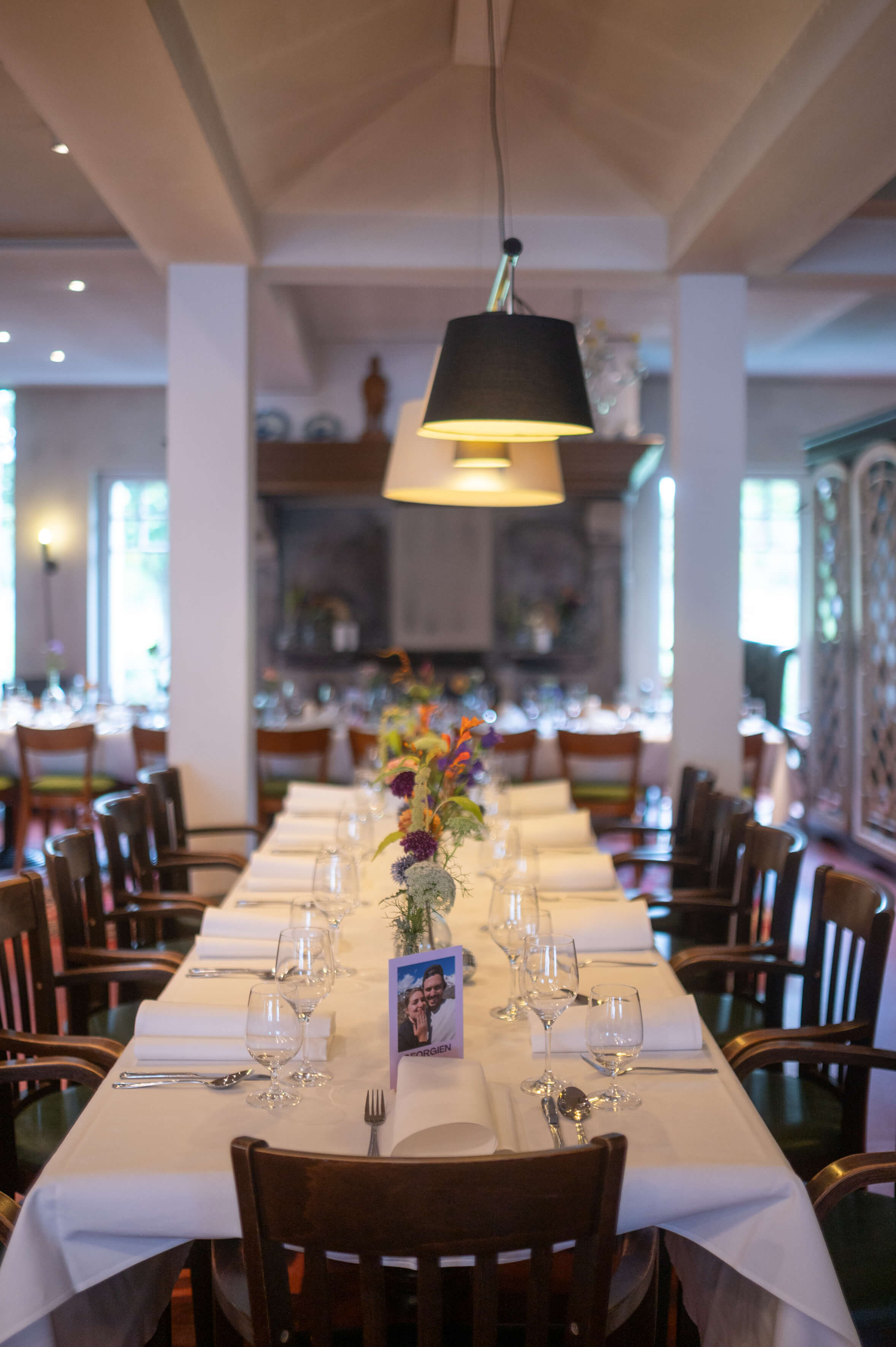 Hochzeitstische mit stilvoller Dekoration im Ricordo – besondere Location für Hochzeiten in Lüdinghausen.